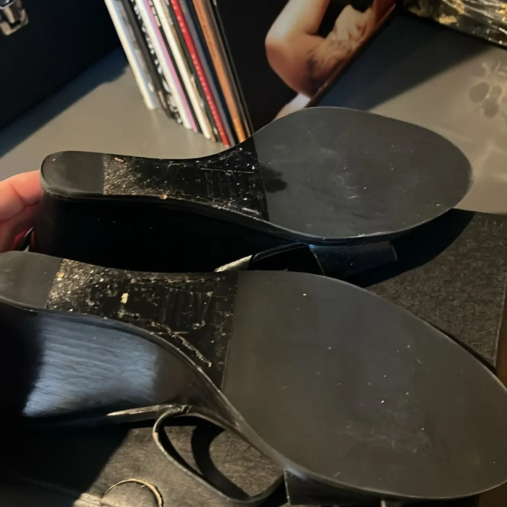 Frye Rachel Buckle Sandal 6.5 worn once!
